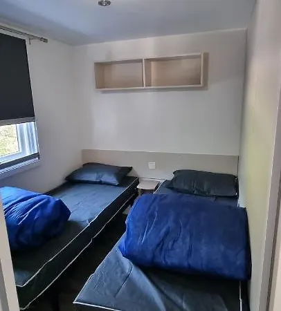 مكان تخييم Mobil 708 Chez Eric Et Valerie, Calme Et Ombrage.