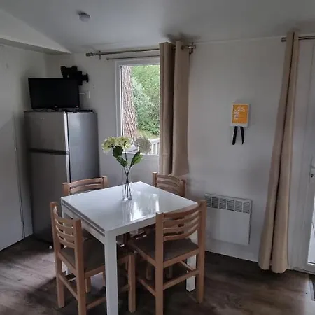 Mobil 708 Chez Eric Et Valerie, Calme Et Ombrage. * Les Mathes