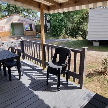 Mobil 708 Chez Eric Et Valerie, Calme Et Ombrage. * Les Mathes