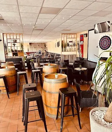 Mobil 708 Chez Eric Et Valerie, Calme Et Ombrage. * Les Mathes