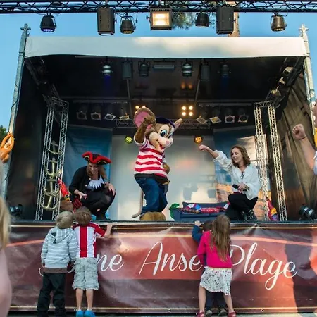 Mobil 708 Chez Eric Et Valerie, Calme Et Ombrage. Kemp *